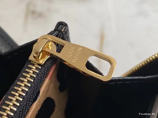 Firstbag VUITTON WALLET LOUIS ZIPPY 0501